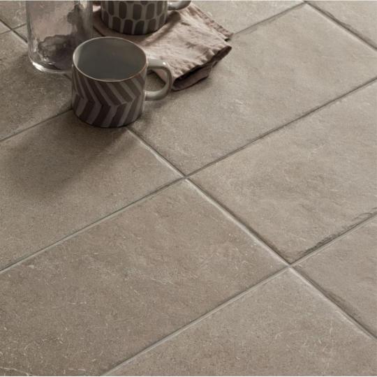 dlha bezova rustikalna podlahova dlazba dlazba kuchyna obyvacka zem dlazba mrazuvzdorna protismykova kupelna kuchyna mediteranska country.jpg